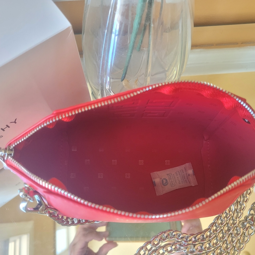 Givenchy bag converted into to shoulder bag or cross body - Picture 3 of 9